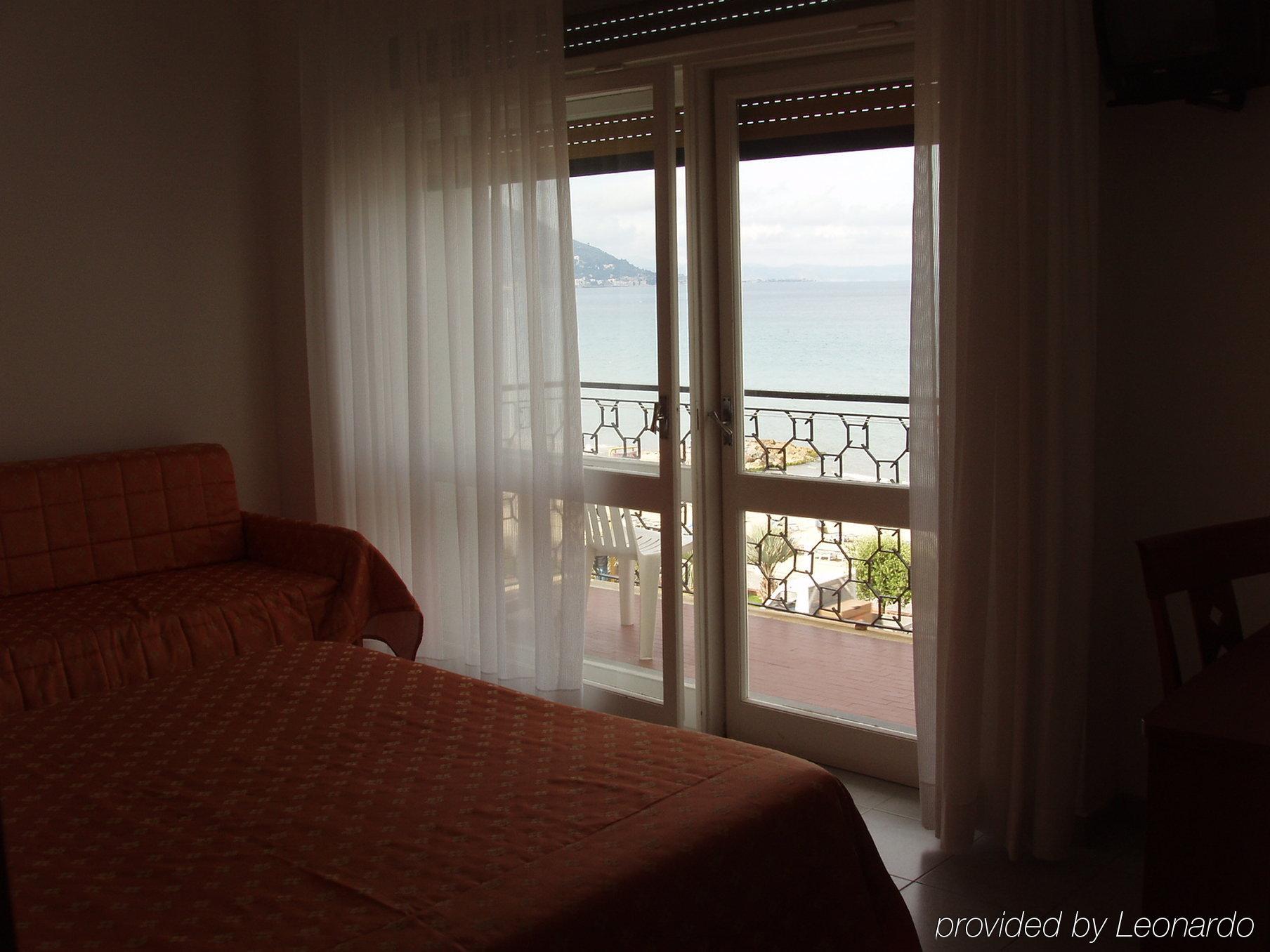 Hotel Aquilia Laigueglia Habitación foto